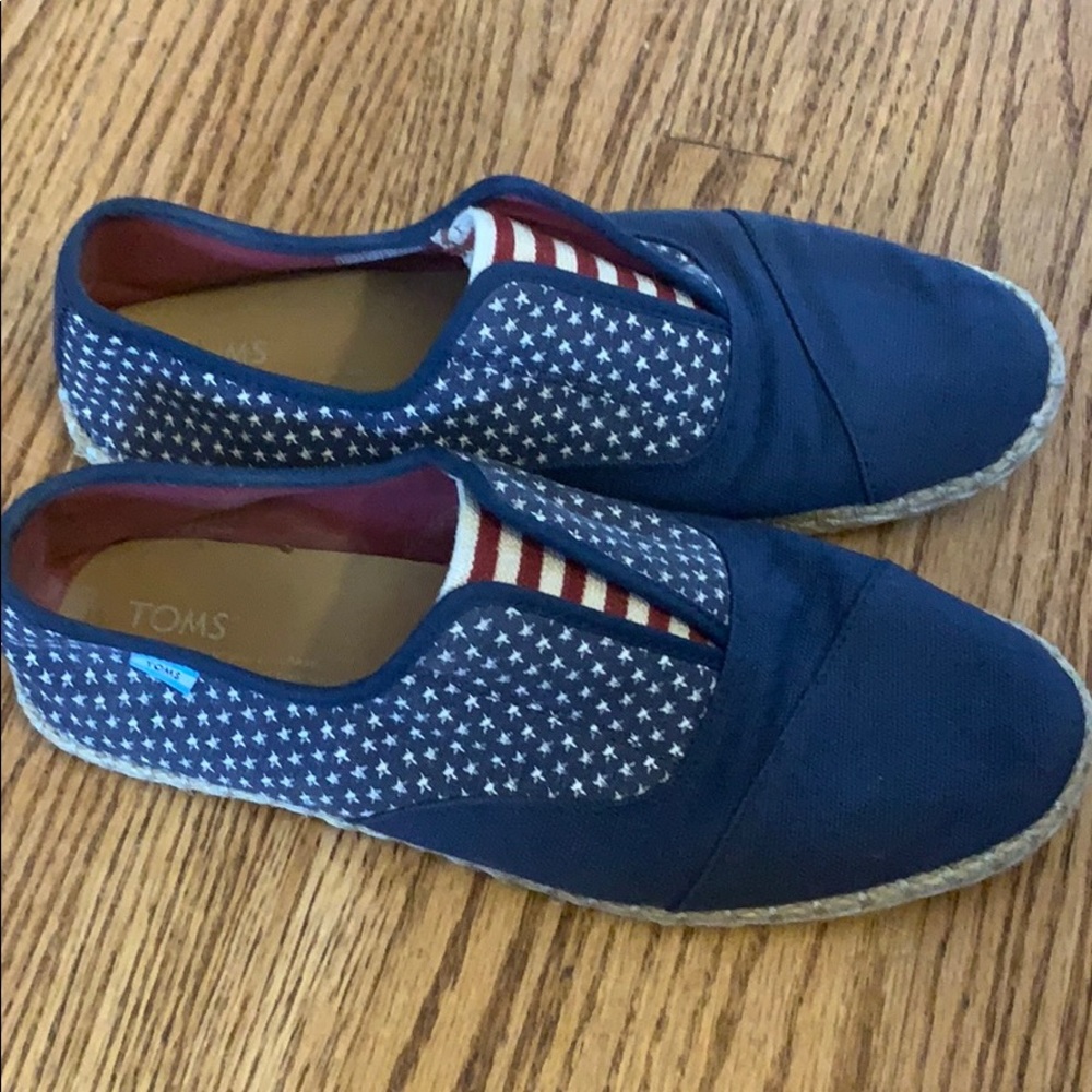 Gently-Worn Toms America Shoes Size 8